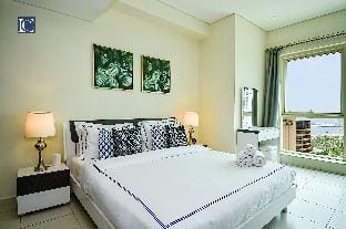Sea view STUDIO with balcony in Marina  - JMI  Apartment in Dubai