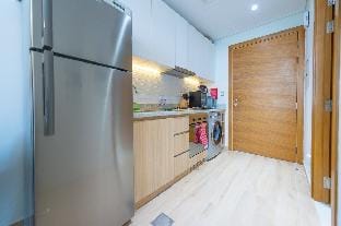 Cozy Studio Apt in front of Metro Stn - Aura Azizi Apartment in Dubai
