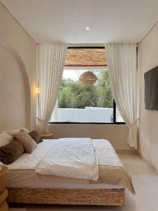 Villa Molly - Bogor Private Luxurious Staycation Villa in Cisarua