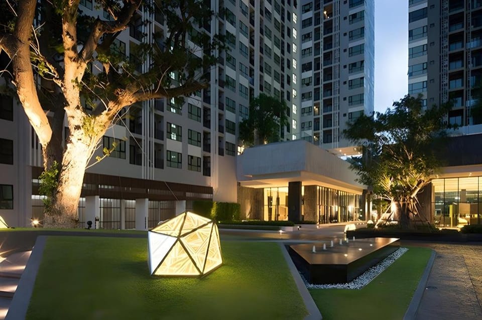 Downtown Lux Fun Rooftop Pool #TB93117 Apartment in Pattaya City