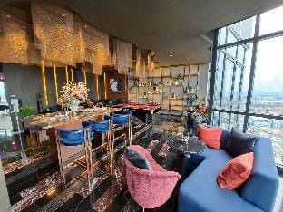 Downtown Chic Condo Rooftop Pool #ES898 Apartment in Pattaya City