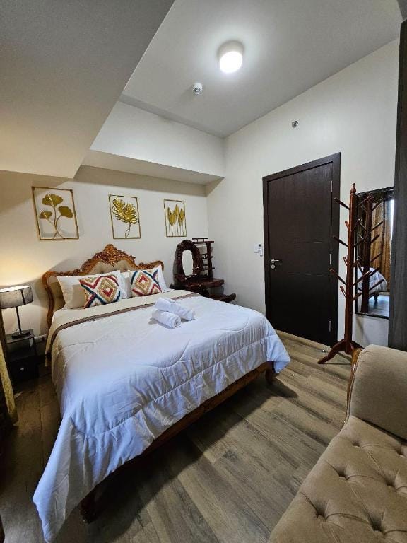 Condo Suite 1 Bed rm McKinley West Taguig City Apartment in Makati