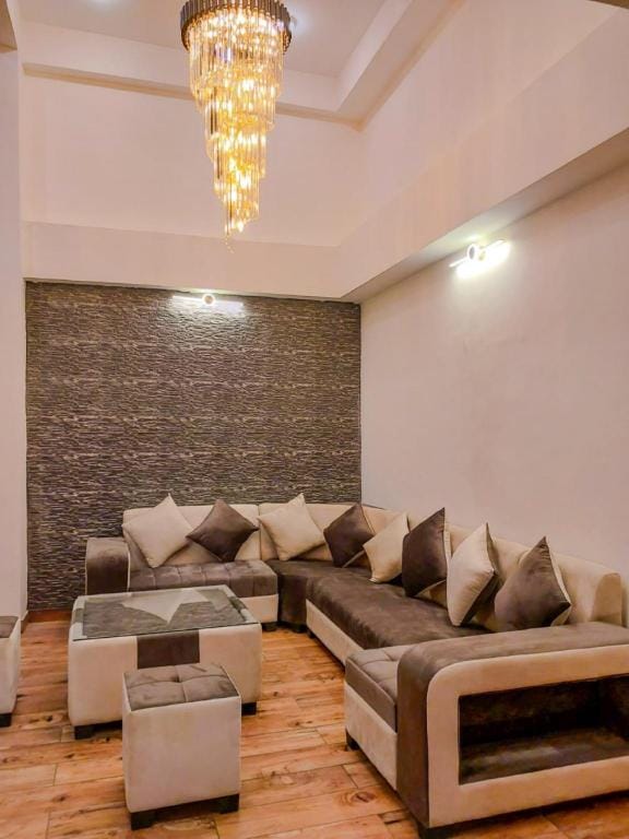 Goroomgo Mareema Non Veg Hotel Manali Hotel in Manali