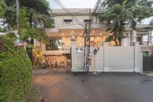 Urbanview Darmo Residence Bandung Hotel in Bandung