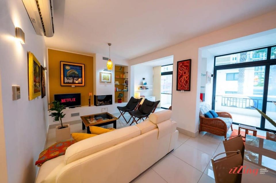 The Holiday Home Where Art Lives Apartment in Saint Paul's Bay