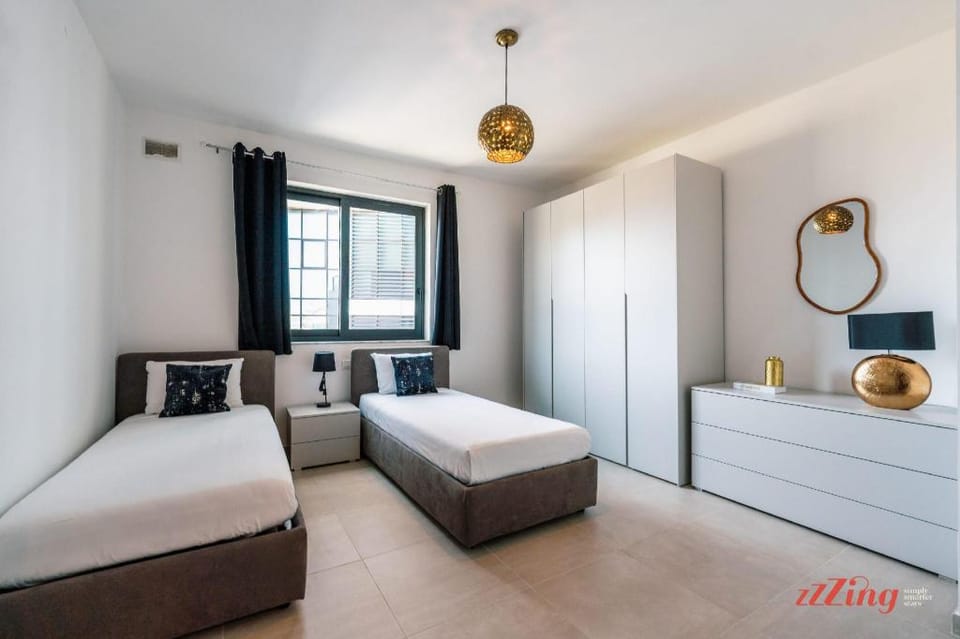 Elegance   Excitement  Luxury Downtown Escape Apartment in Saint Julians