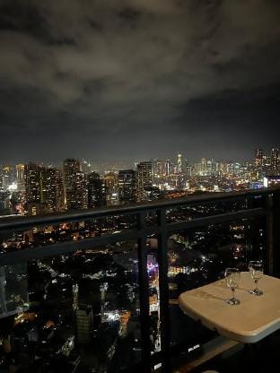 Premium Suite w/ Balcony at Gramercy Makati Manila Vacation rental in Makati