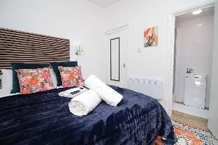 5 min walk to City, Parking, Breakfast, fast wifi Apartment in Cardiff