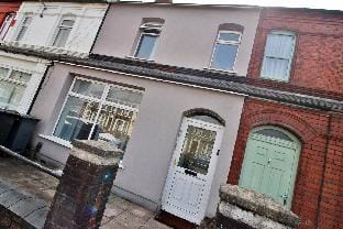 5 min walk to City, Parking, Breakfast, fast wifi Apartment in Cardiff