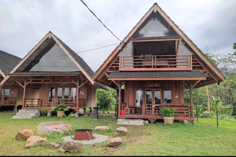 EXPRESS O 91041 Cottage Saung Suluh Hotel in Indonesia