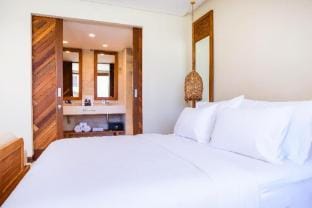 Stunning 1 BR Deluxe Pool Access ZN17 Apartment in Pemenang