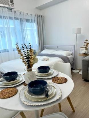 Aesthetic room near ADMU, Miriam and LRT Katipunan Apartment in Quezon City