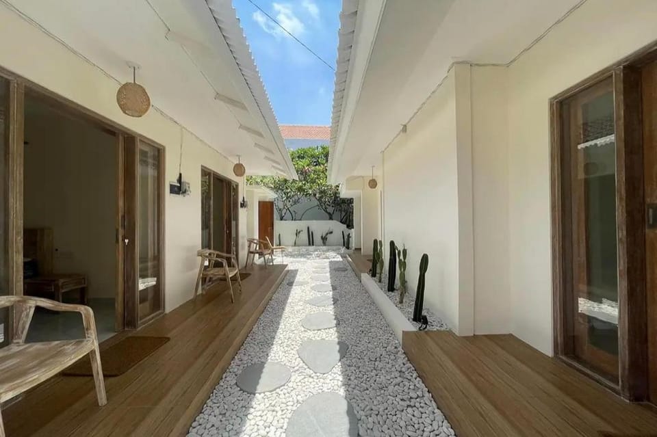 Kiwi Guest House Hotel in North Kuta