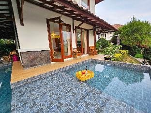 Villa Bandung Lembang W Heated Pool hangat & Kids Villa in Parongpong