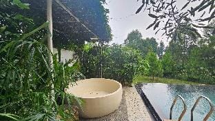 Villa Bandung Lembang W Hot tube & Private Pool Villa in Parongpong