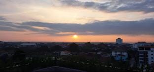 Stylish 2BR with Pool&Sauna Apartment in Vientiane