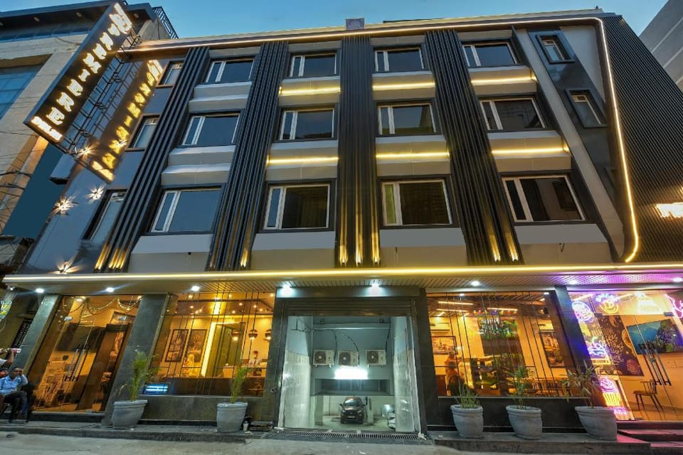 Hotel  Le Premier Hotel in New Delhi