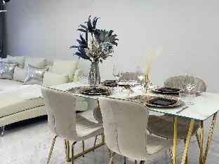 Shibuya sta 10min/ 8beds/ 5BR/ 250㎡/ Luxury villa Vacation rental in Shibuya