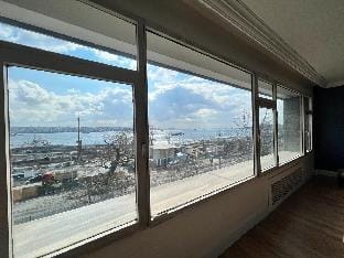 Amazing , Spacious Flat w/Sea View,4BR/2BA,AC Apartment in Istanbul