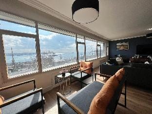 Amazing , Spacious Flat w/Sea View,4BR/2BA,AC Apartment in Istanbul