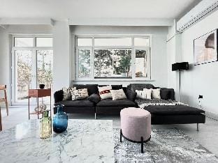 Wonder Homes - Stylish 4BR Flat, Terrace, Sea View Apartment in Istanbul