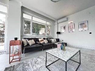 Wonder Homes - Stylish 4BR Flat, Terrace, Sea View Apartment in Istanbul