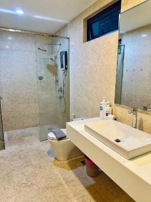 Jazz Suites Pool View with Bathtub - 1001 Apartment in Penang