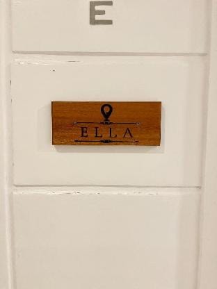 Ella's 2-Bedroom w/ Balcony Vacation rental in Quezon City