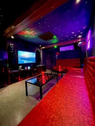 Planeta Family KTV, Kids & Outdoor Kitchen Vacation rental in Makati