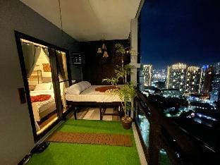 Condo near BGC and Mega mall w Videoke Scenic View Vacation rental in Mandaluyong