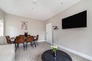 2 Bed Modern Flat, Wembley Stadium 15min, Sleeps 6 Apartment in Wembley