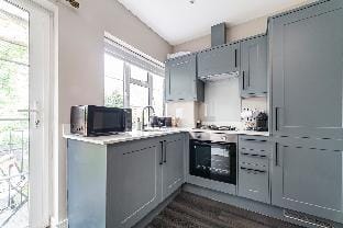 New Bright Flat Wembley, Parking, Sleeps 5 Apartment in Wembley