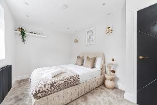 Modern Penthouse 2-Bed, Sleeps 6,Terrace & Parking Apartment in Wembley