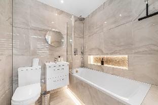 Lux 2Bed Penthouse, Big Terrace, Wembley, Parking Apartment in Wembley