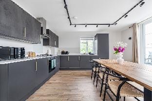 Lux 2Bed Penthouse, Big Terrace, Wembley, Parking Apartment in Wembley