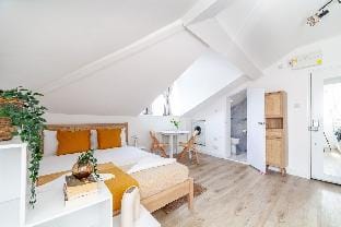 Attic Studio Flat for 2, Finsbury Park, Parking 03 Apartment in London Borough of Islington