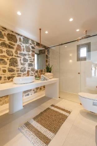 Citadel Natural Stone Villa Villa in Mykonos, Mikonos 846 00, Greece