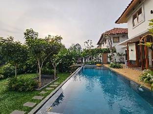 Comfort Villa Bandung Lembang With Private Pool Villa in Parongpong
