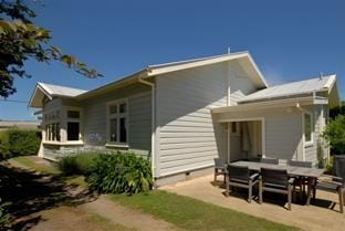 One Panama - free bike use,  close to MB Village Vacation rental in Martinborough