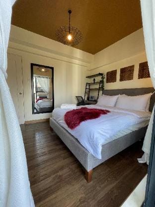 Condo near BGC and Mega mall w Videoke Scenic View Vacation rental in Mandaluyong