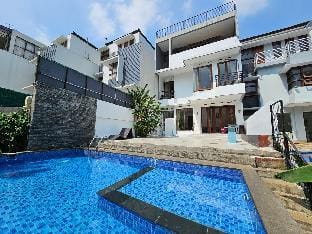 Villa Bandung Dago W Private pool dan Billiard Villa in Bandung