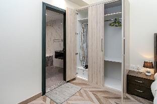 Near Water Canal I Super speed WiFi I Skyline view Apartment in Dubai