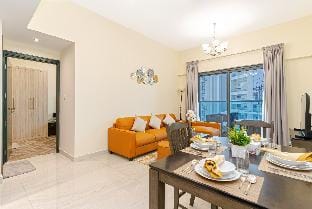 Near Water Canal I Super speed WiFi I Skyline view Apartment in Dubai
