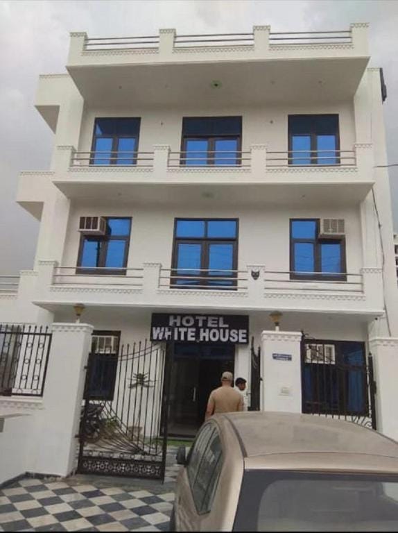 WHITE HOUSE Apartment in Agra