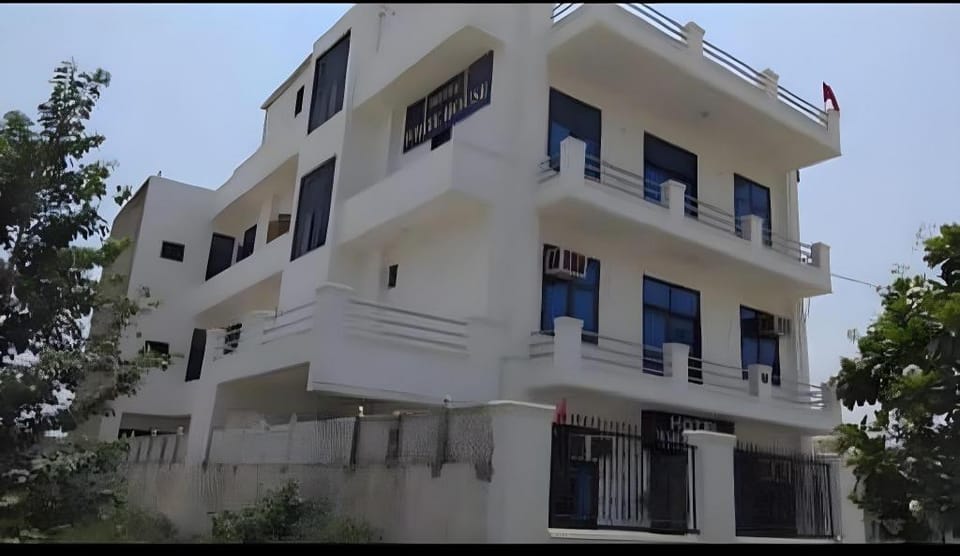 WHITE HOUSE Apartment in Agra