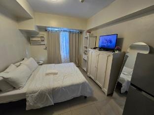 Condo Queen Bed @45 w/ Netflix+Amazon Prime Video Apartment in Lapu-Lapu City