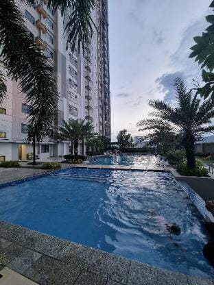 Condo Queen Bed @45 w/ Netflix+Amazon Prime Video Apartment in Lapu-Lapu City
