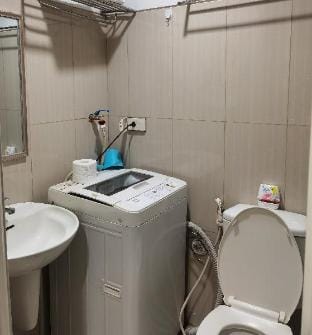 Shell Residence Big Balcony Family Room Apartment in Pasay