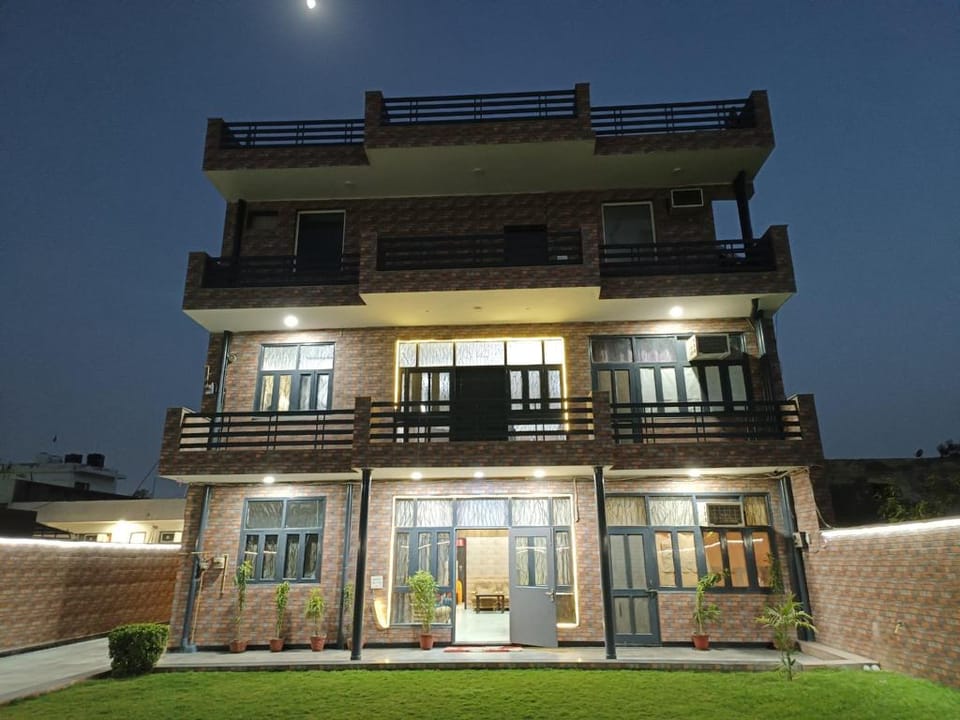 Swastika Homes Near Wave City Center Noida Hotel in Noida
