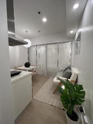 Cozy Minimalist Place in Azure Metro Manila Apartment in Paranaque